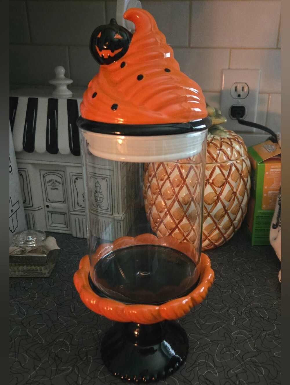 🎃RARE Cobwebs and Cauldrons Orange and Black Pumpkin Glass Candy Jar🖤